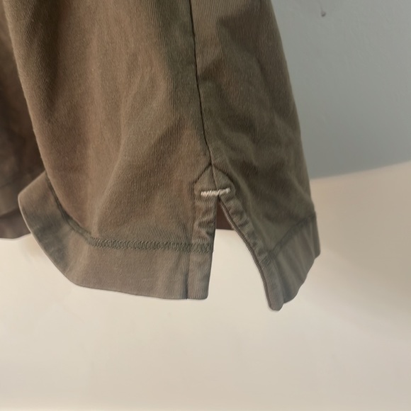 BANANA REPUBLIC dark green garment dyed 100% cotton pocket tee - Picture 4 of 4